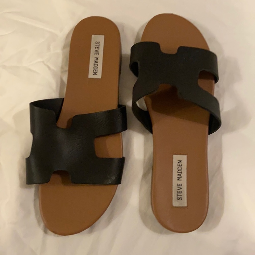 STEVE MADDEN Black Sandals